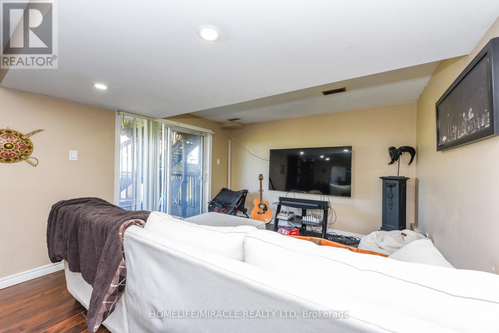 23 ROUNDSTONE DRIVE - 43