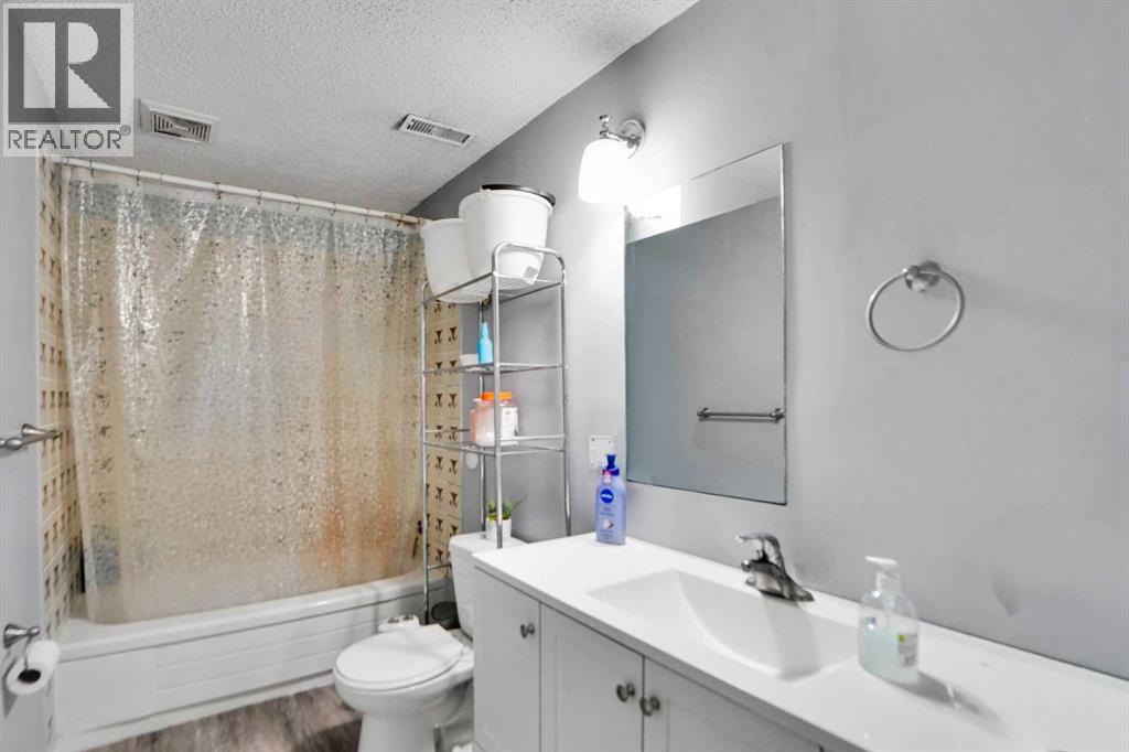 168 Castlebrook Drive NE - 32