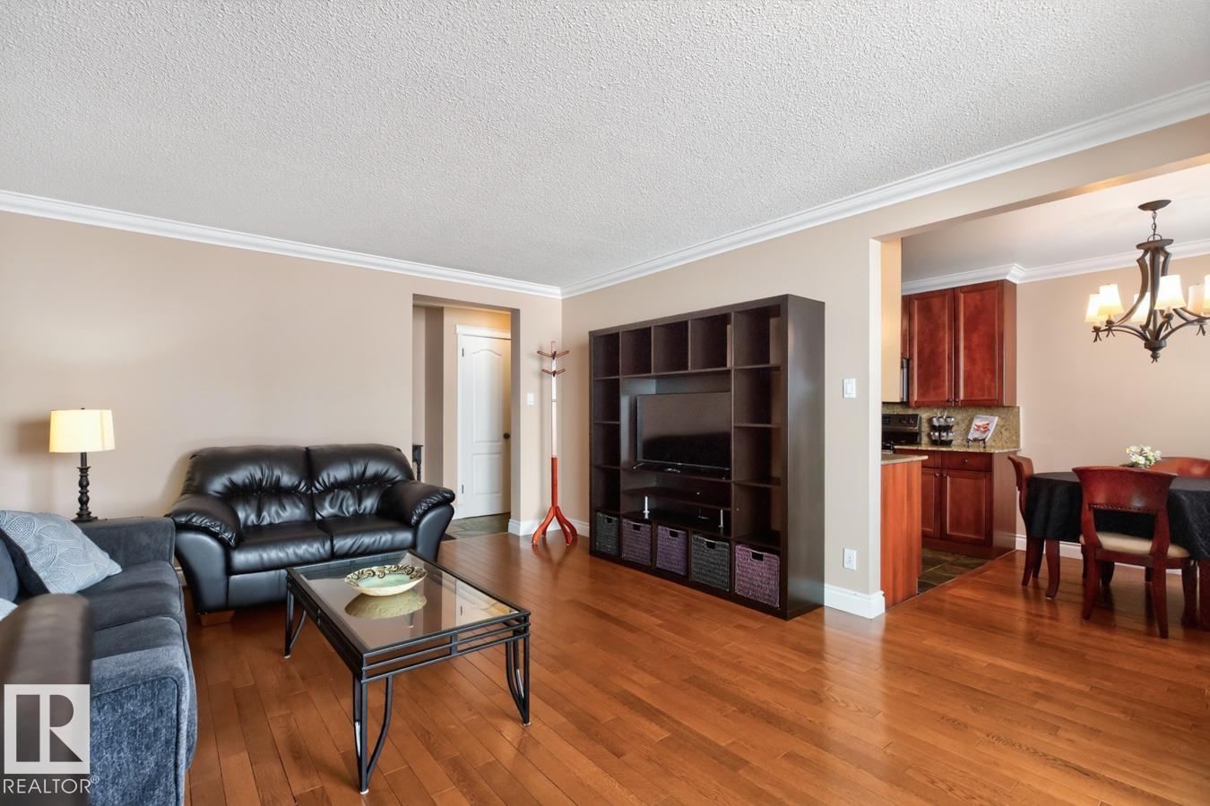 #206 10745 83 AV NW - 7