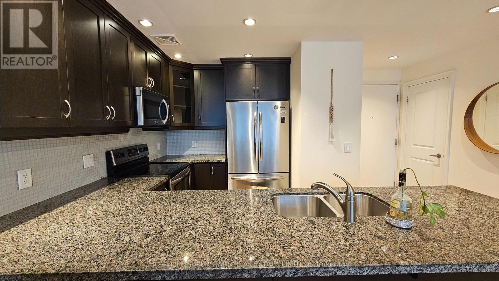 #302 205 LAKESHORE ROAD W - 22