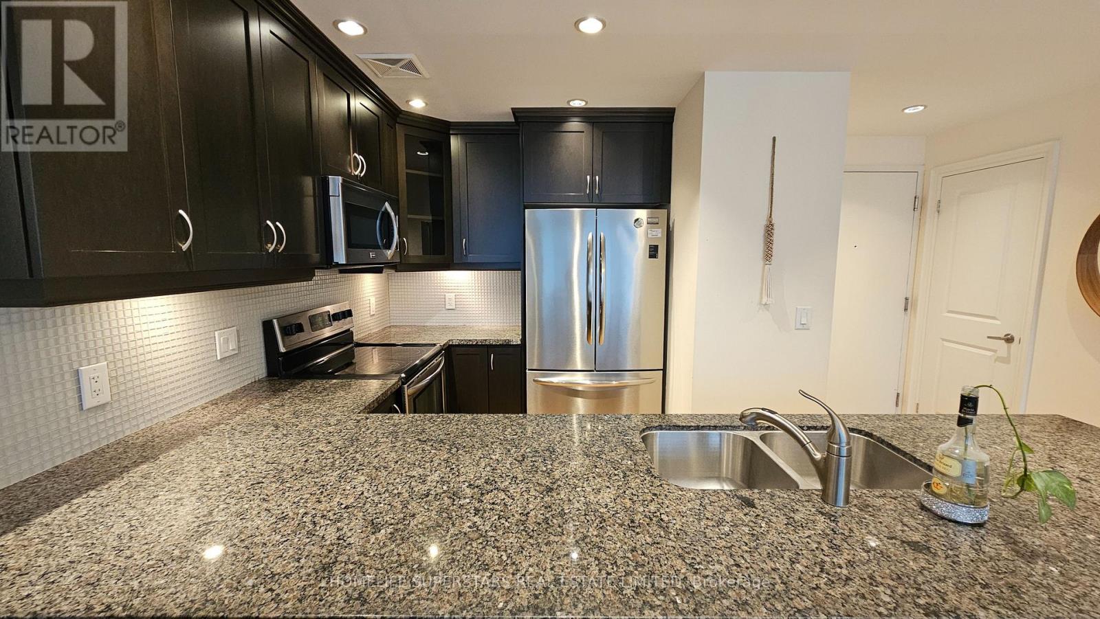 #302 205 LAKESHORE ROAD W - 23
