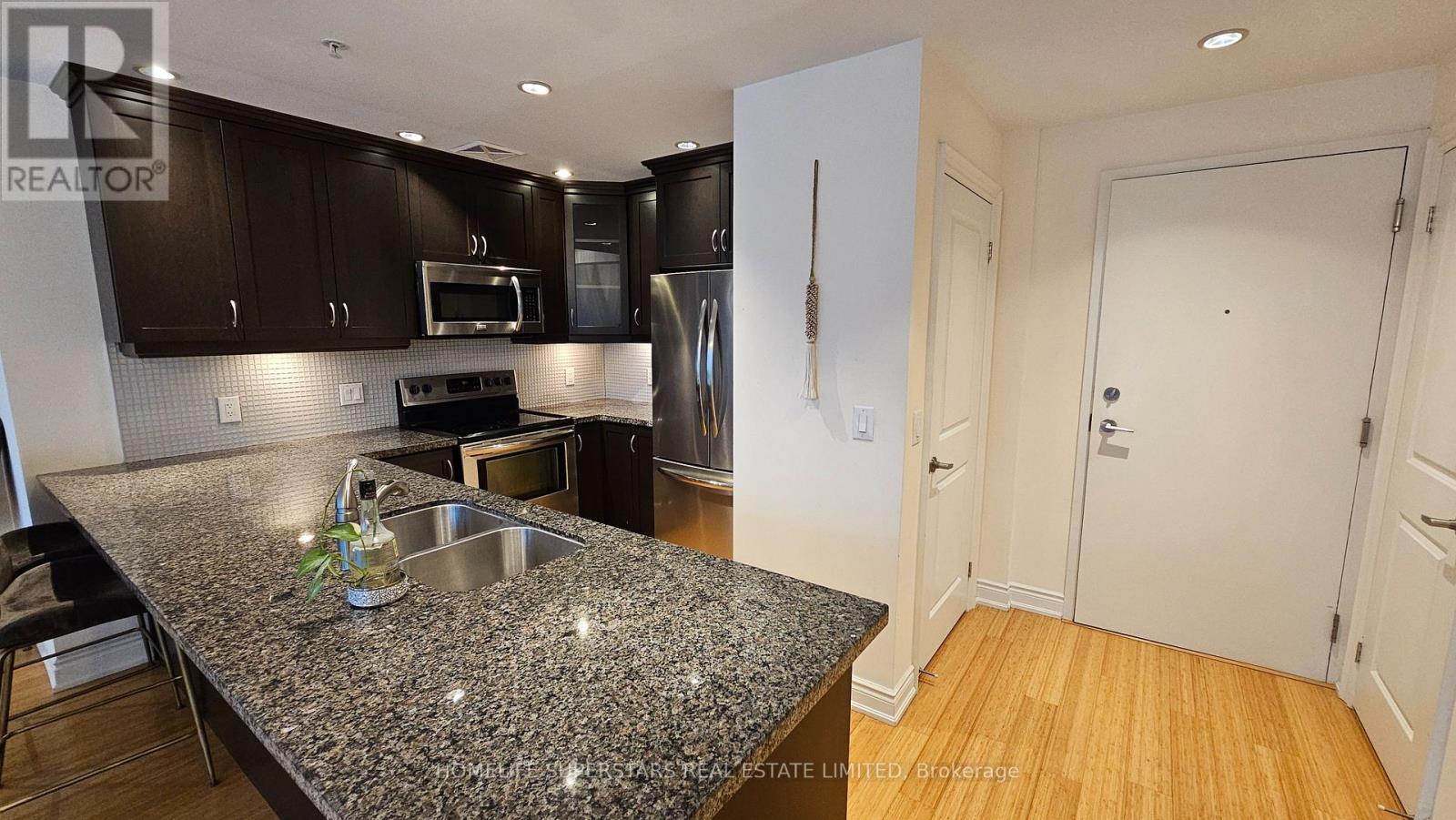 #302 205 LAKESHORE ROAD W - 25