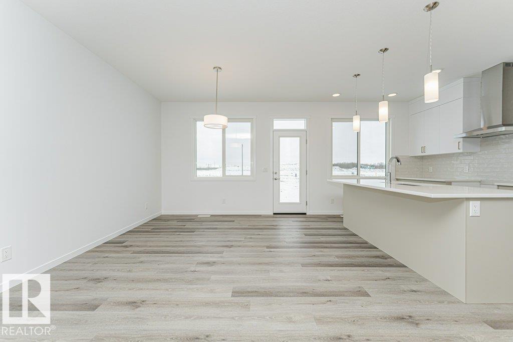 6276 180 AV NW - 9