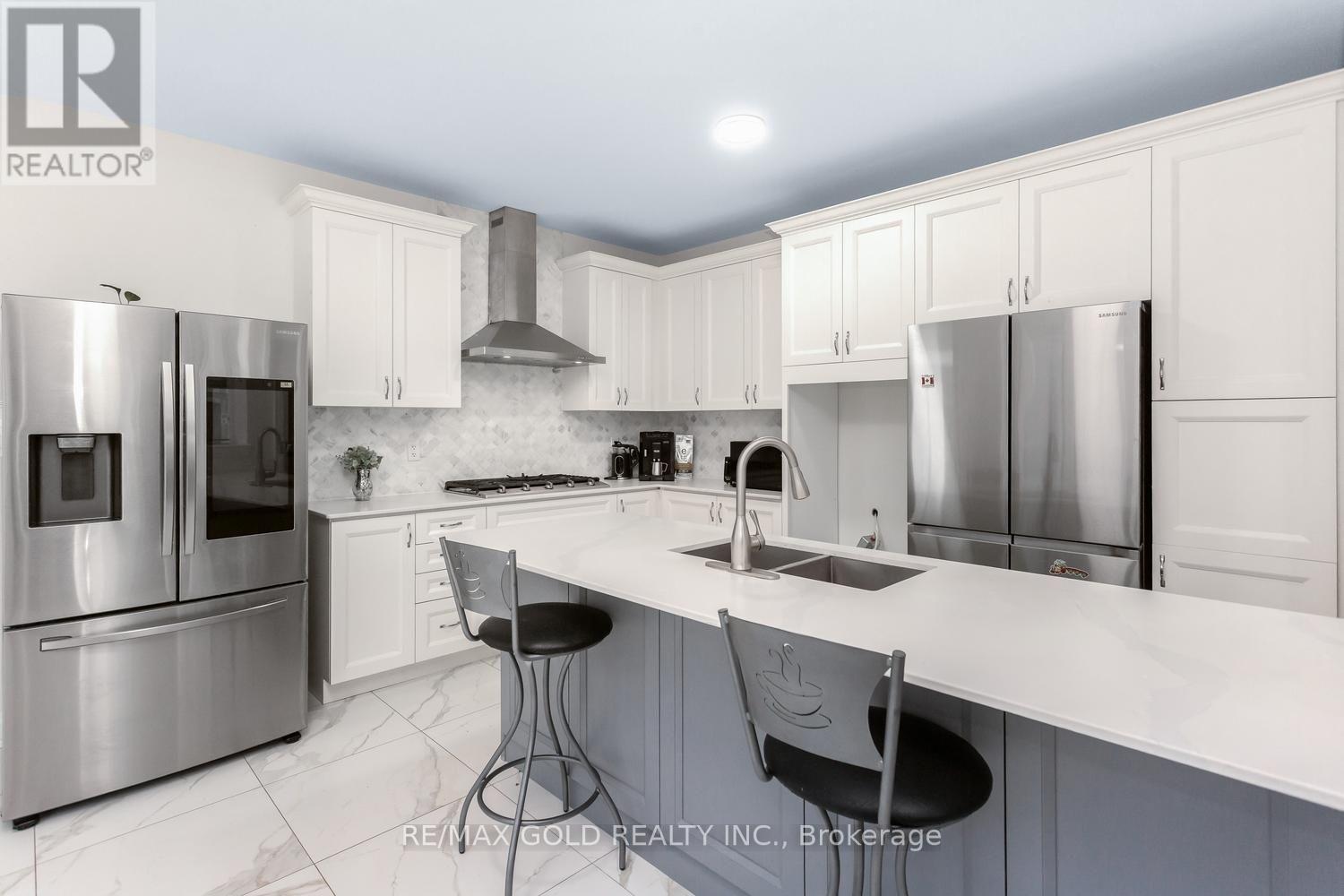 15 FARRINGDON CRESCENT - 21