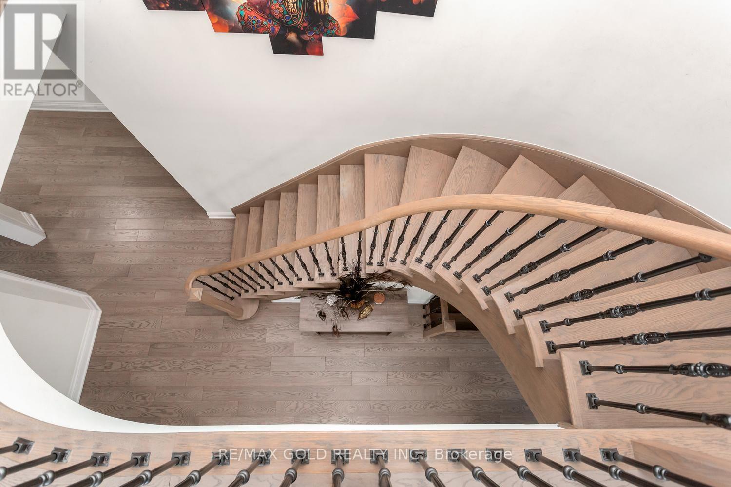 15 FARRINGDON CRESCENT - 27