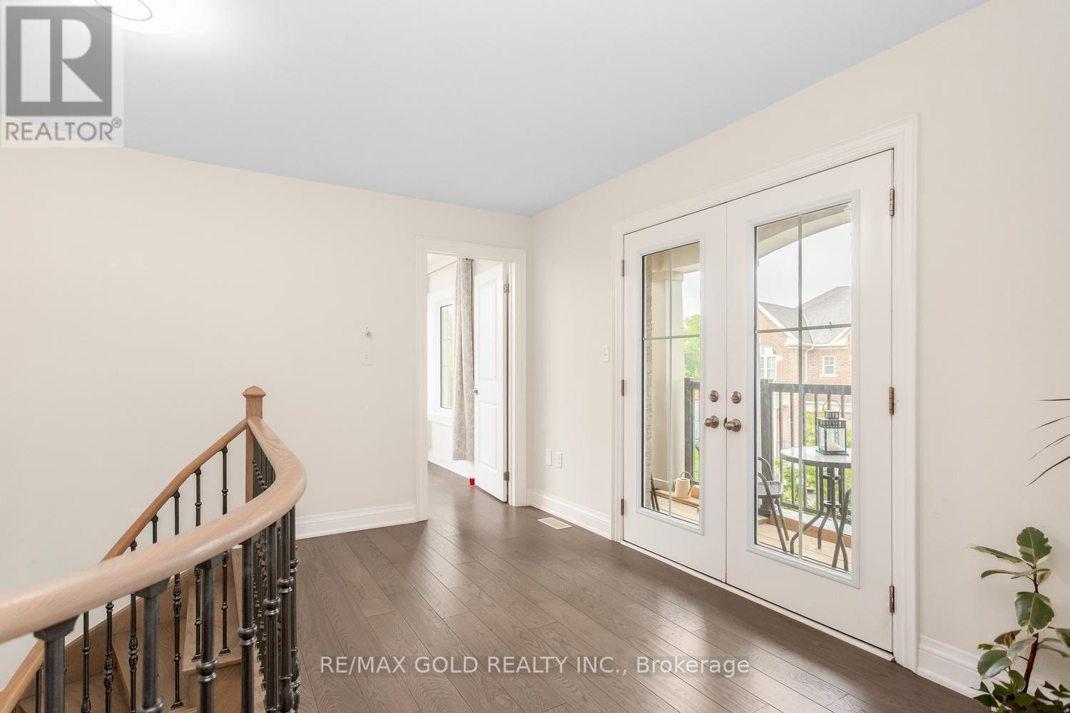 15 FARRINGDON CRESCENT - 45