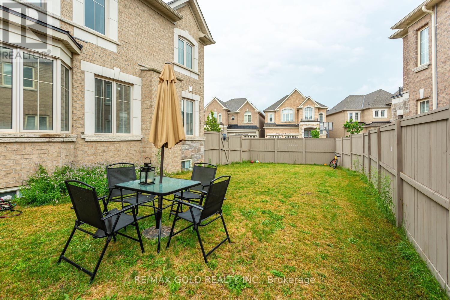 15 FARRINGDON CRESCENT - 49