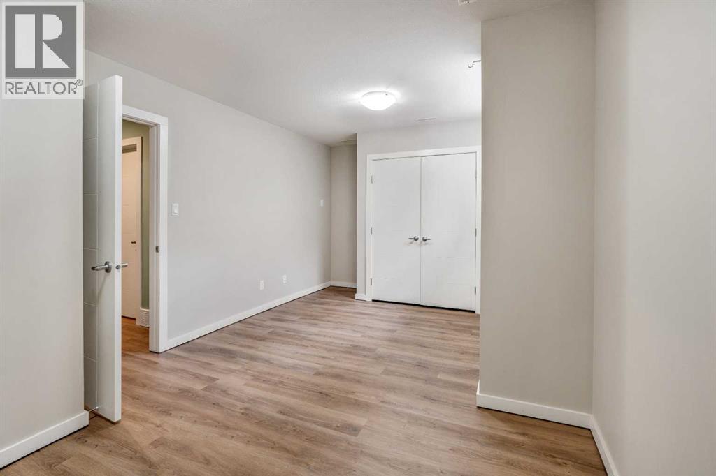 #4 414 Highlands Boulevard W - 28