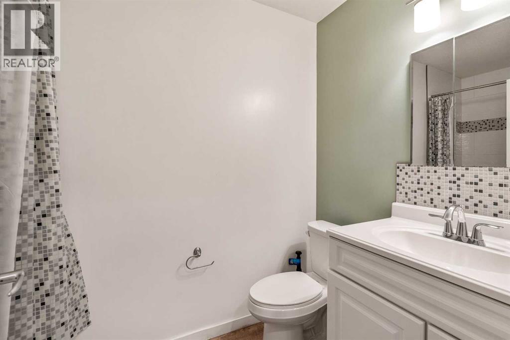 #4 414 Highlands Boulevard W - 25