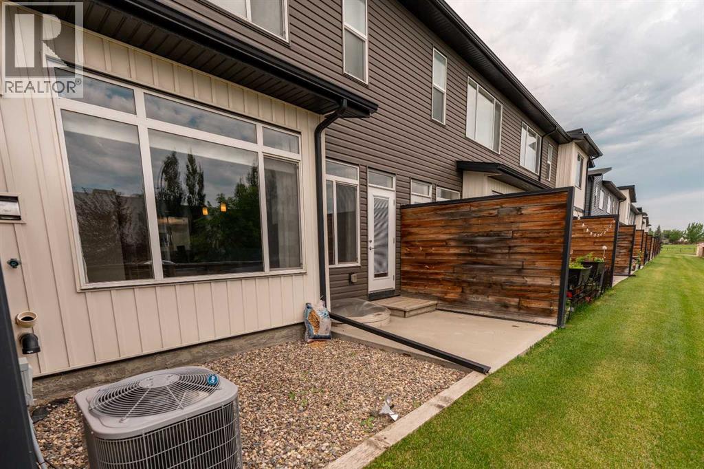 #4 414 Highlands Boulevard W - 34