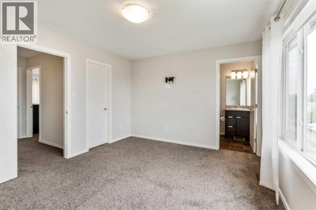 #4 414 Highlands Boulevard W - 18