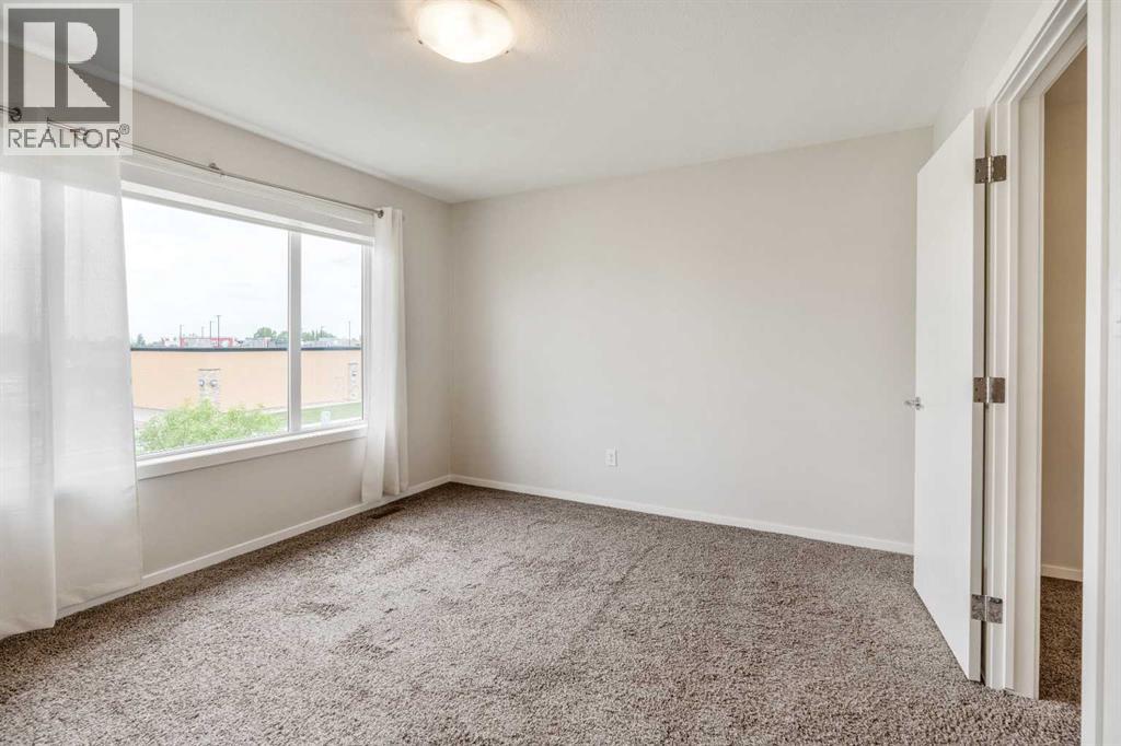 #4 414 Highlands Boulevard W - 17