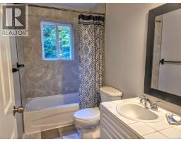 1018 Bertha Ave, Gabriola Island, BC V0R1X3 Photo 14