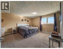 Enclosed porch - 405 5th Street E, Shaunavon, SK S0N2M0 Photo 12