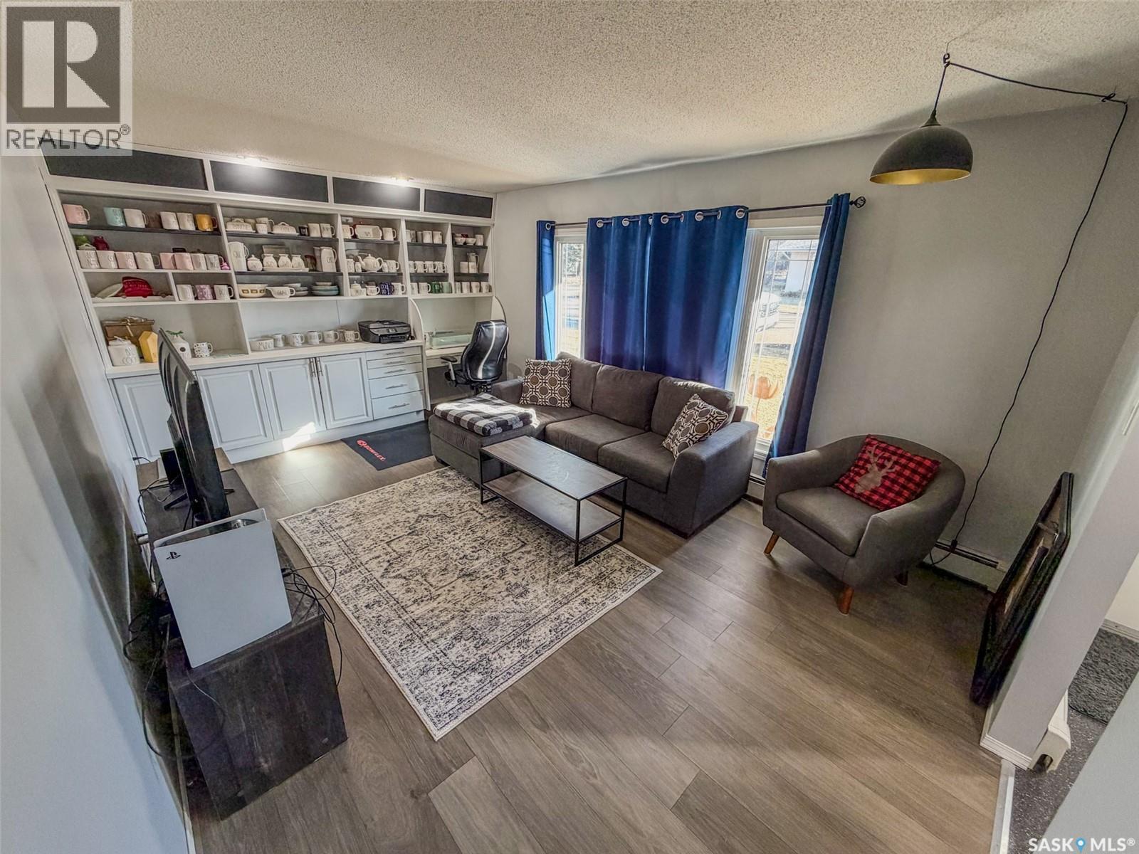 405 5th STREET E - 8
