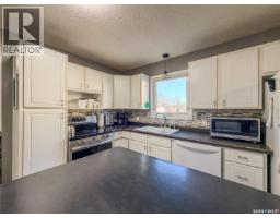 405 5th Street E, Shaunavon, SK S0N2M0 Photo 25