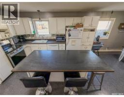 405 5th Street E, Shaunavon, SK S0N2M0 Photo 23