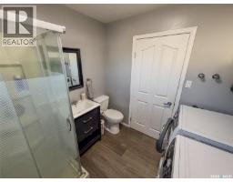 405 5th Street E, Shaunavon, SK S0N2M0 Photo 28