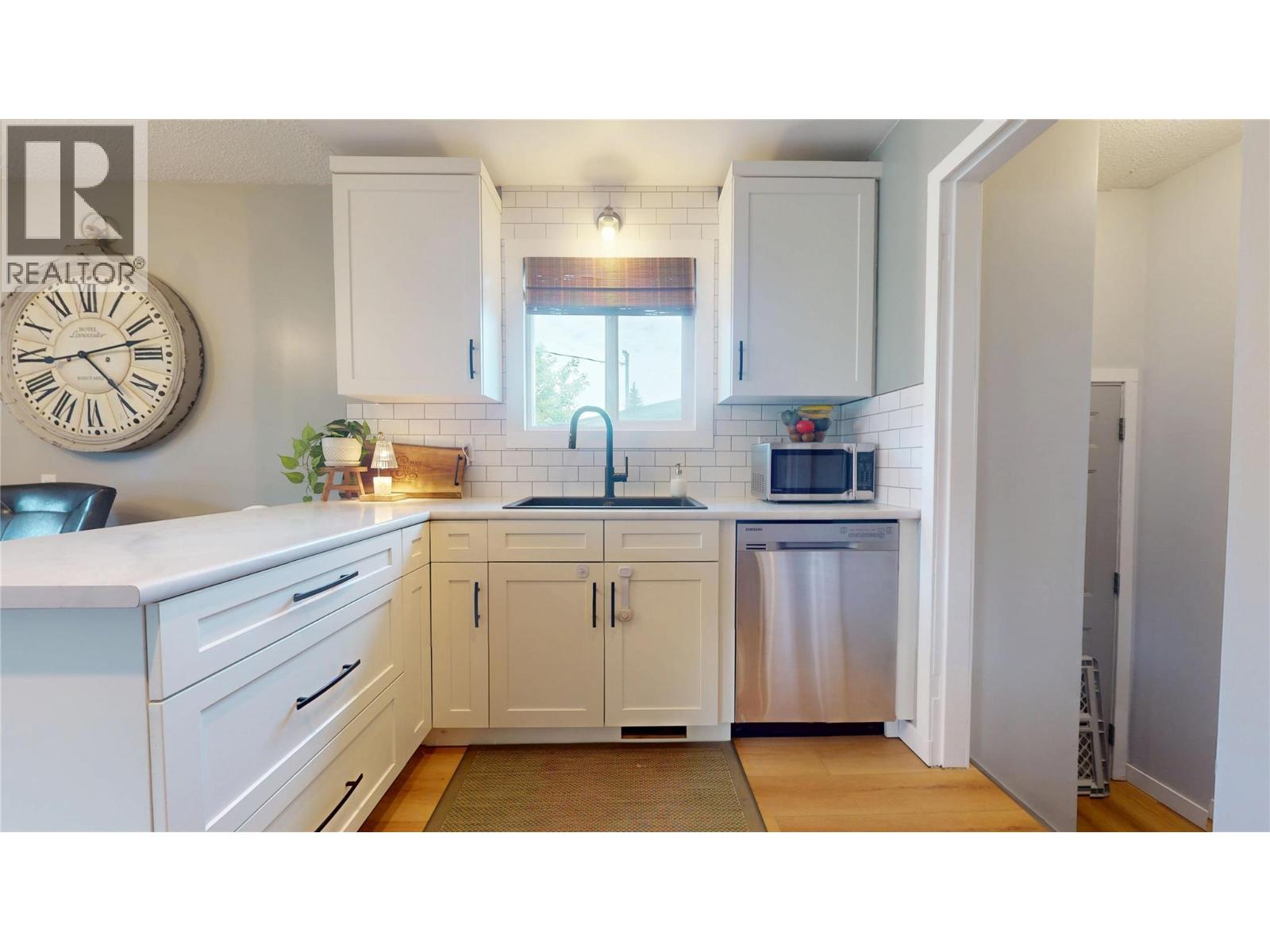 1108 11 Street S - 11
