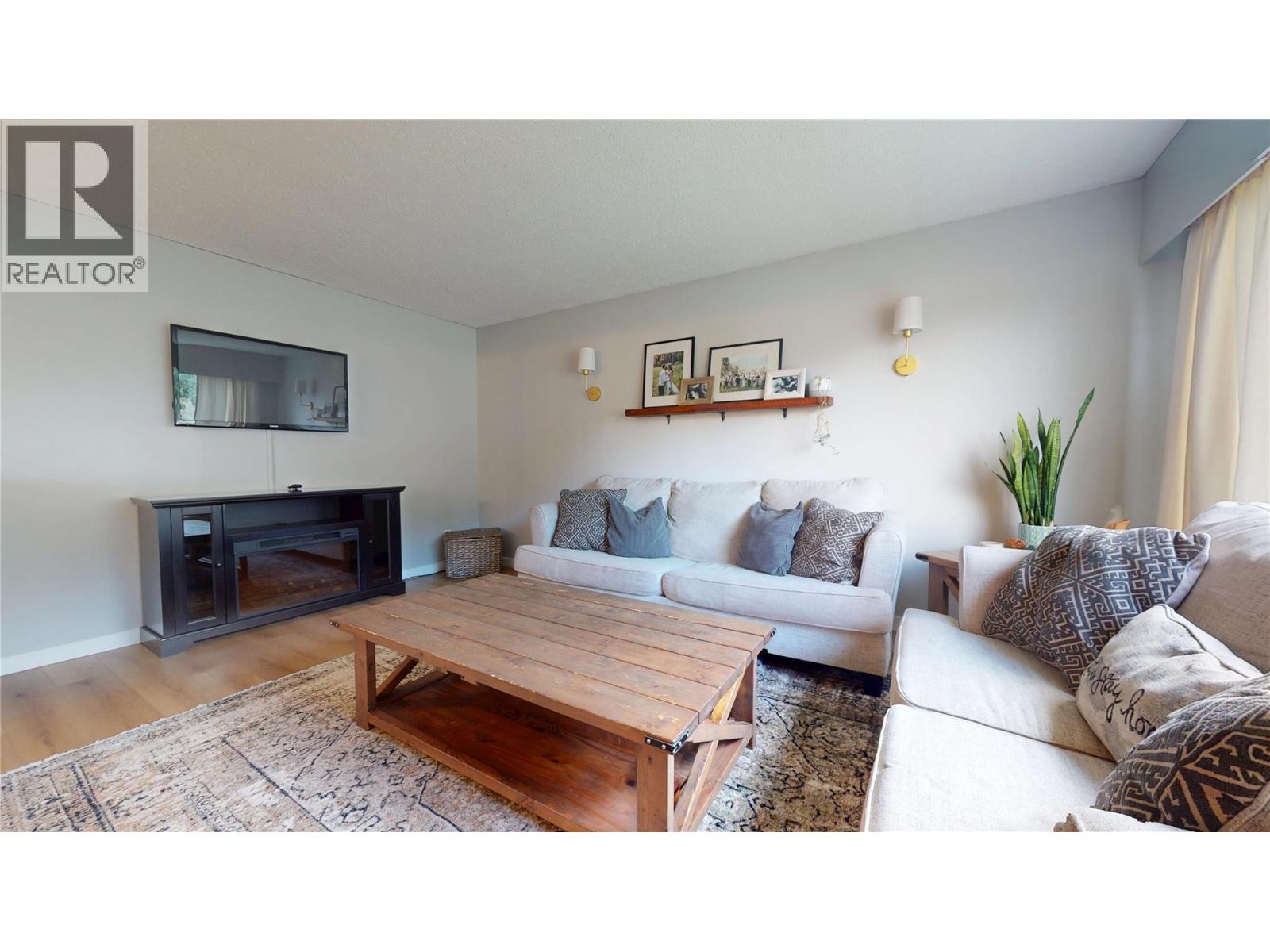 1108 11 Street S - 5