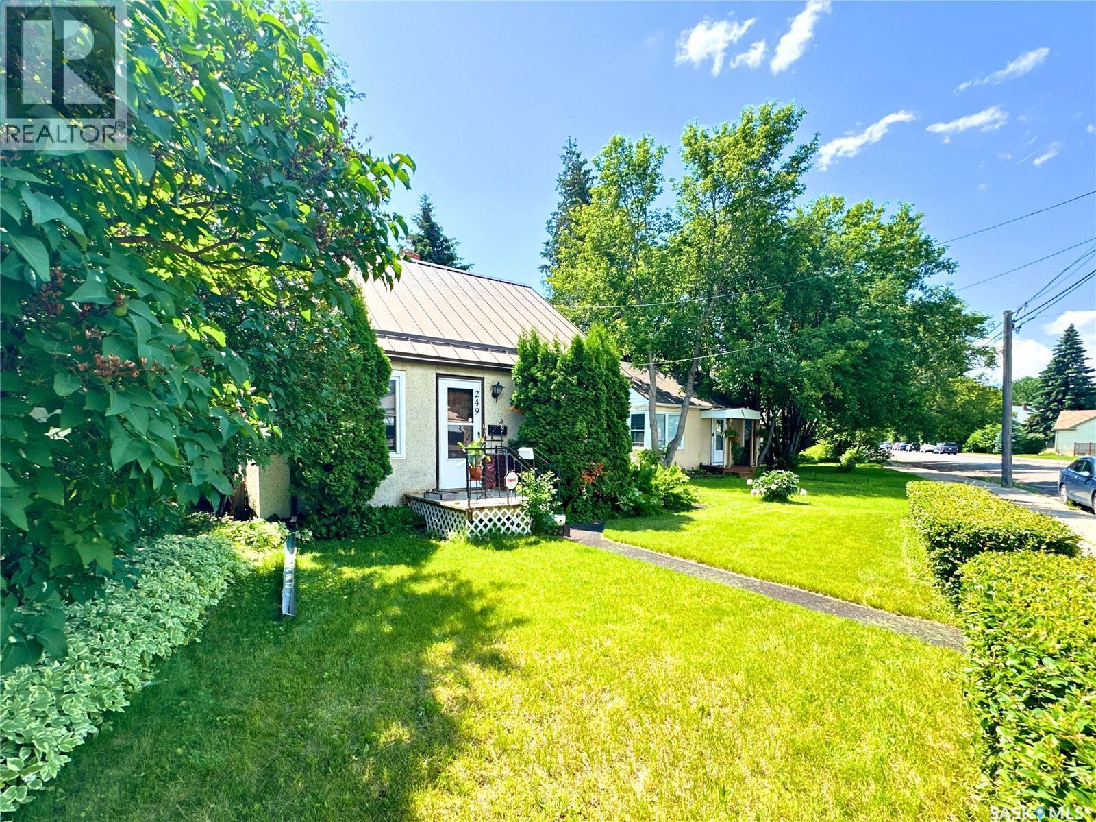 249 6th STREET E - 3