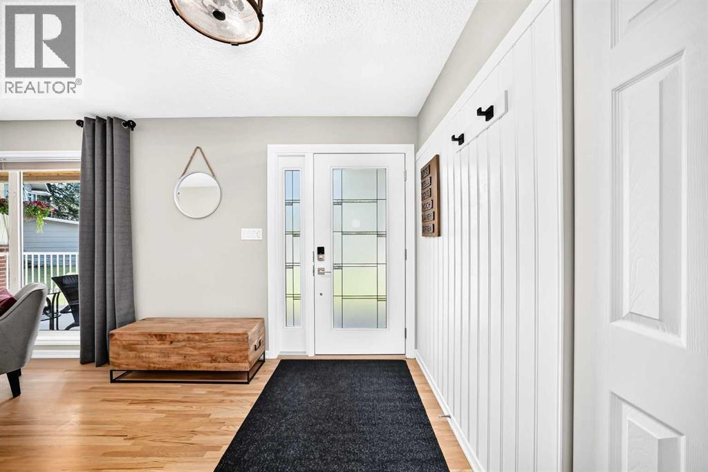 10416 Mapleridge Crescent SE - Image 9