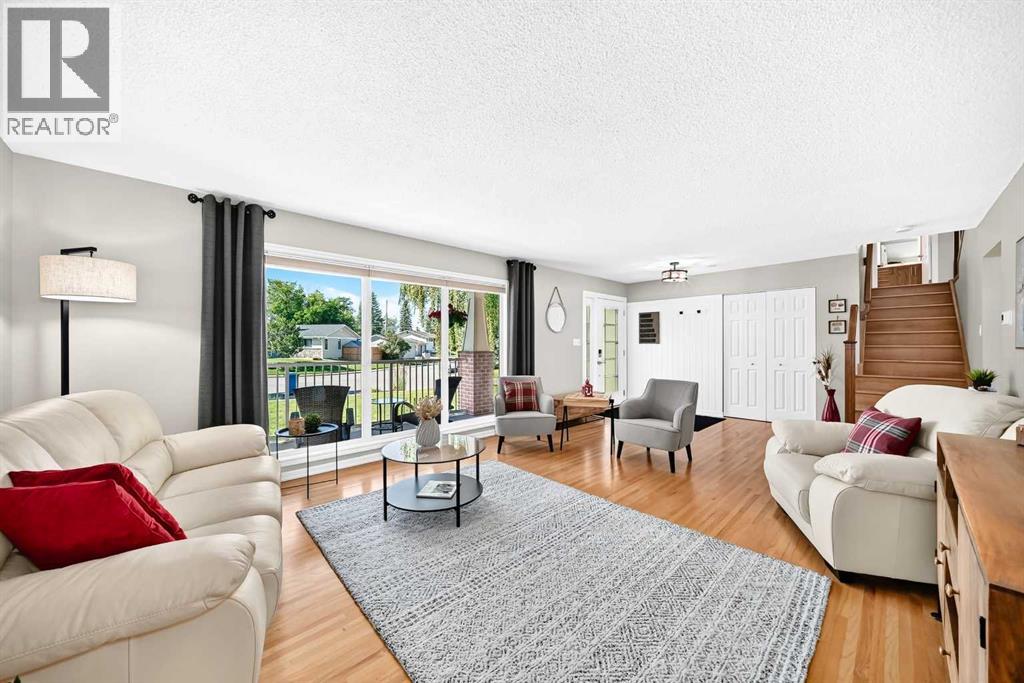 10416 Mapleridge Crescent SE - Image 13