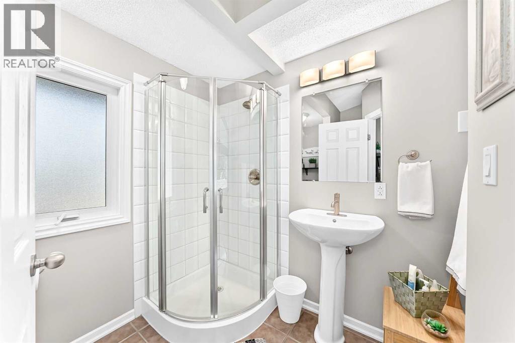 10416 Mapleridge Crescent SE - Image 36