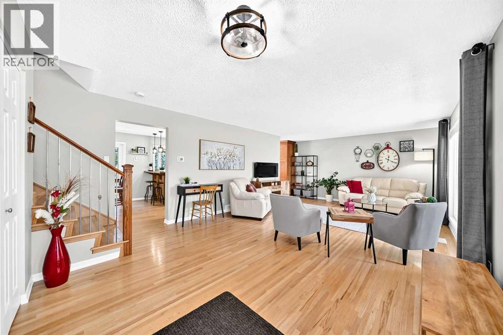 10416 Mapleridge Crescent SE - Image 11