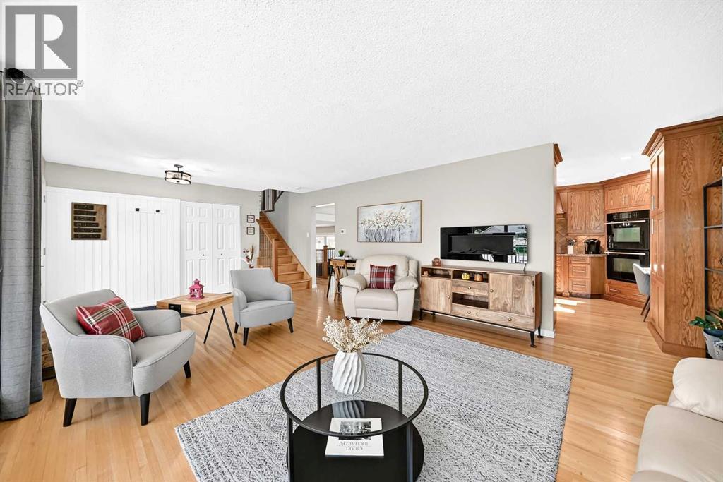 10416 Mapleridge Crescent SE - Image 12