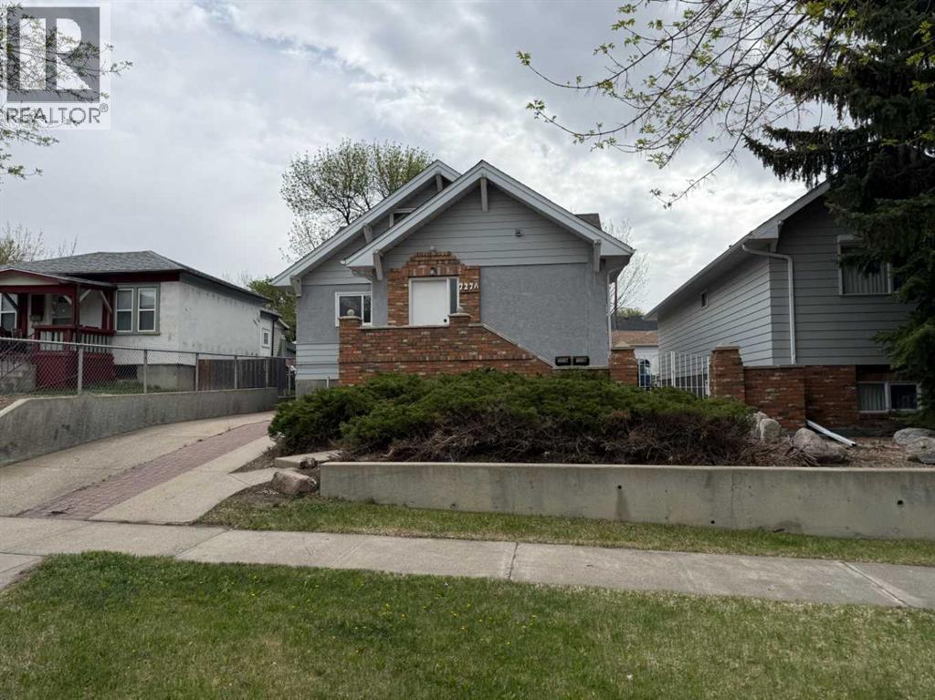 727 8 Street S - 2