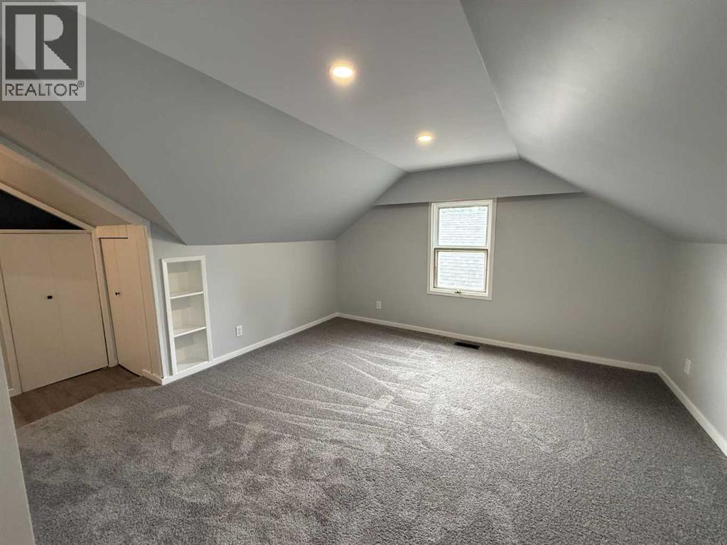 727 8 Street S - 10
