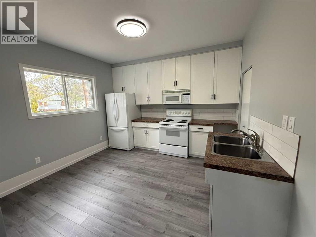727 8 Street S - 4