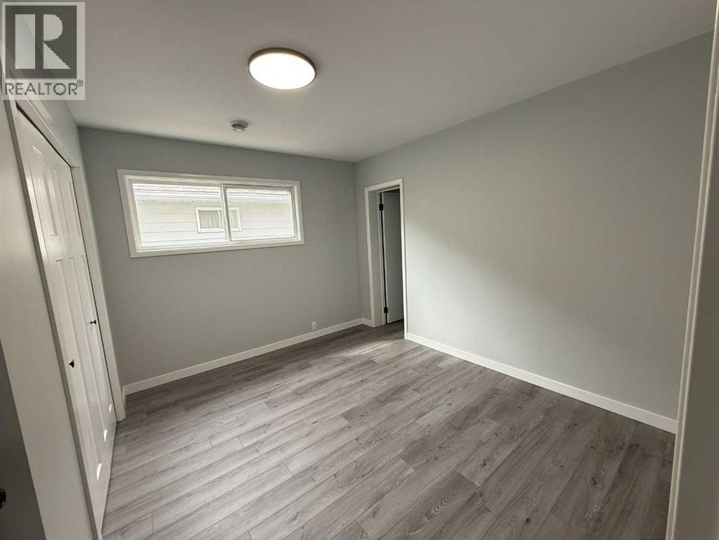 727 8 Street S - 6