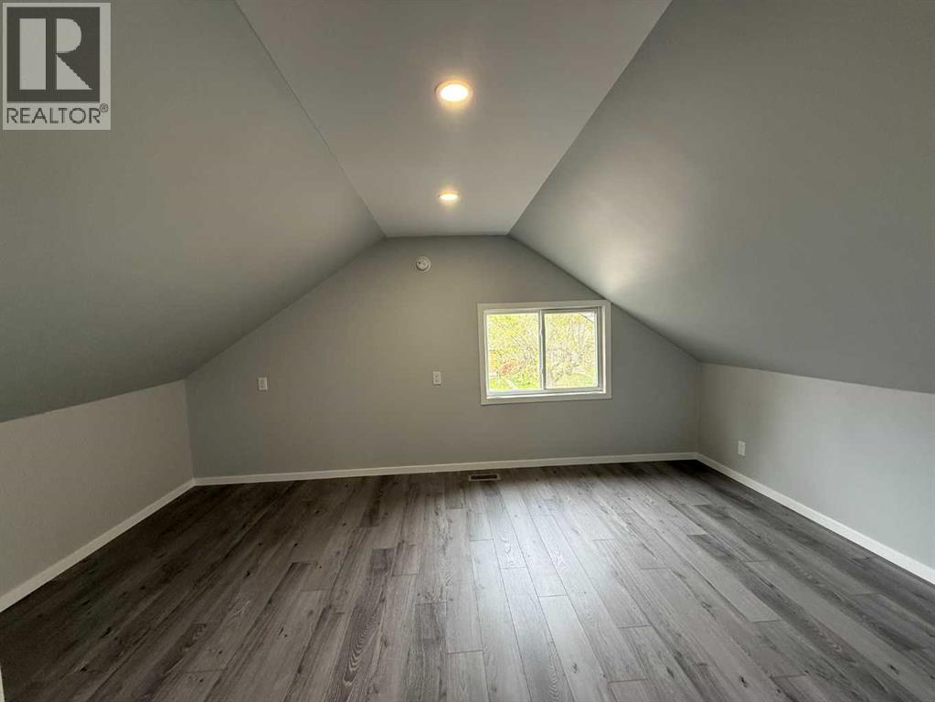 727 8 Street S - 8