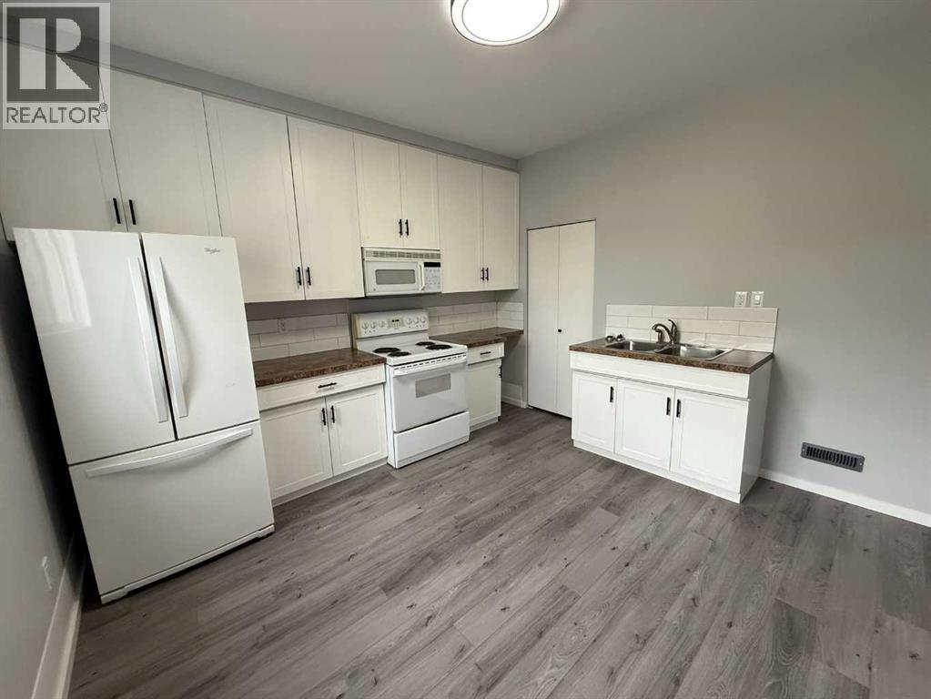 727 8 Street S - 5