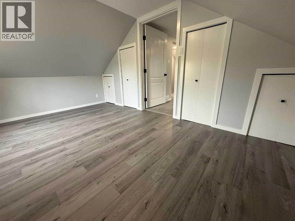 727 8 Street S - 9