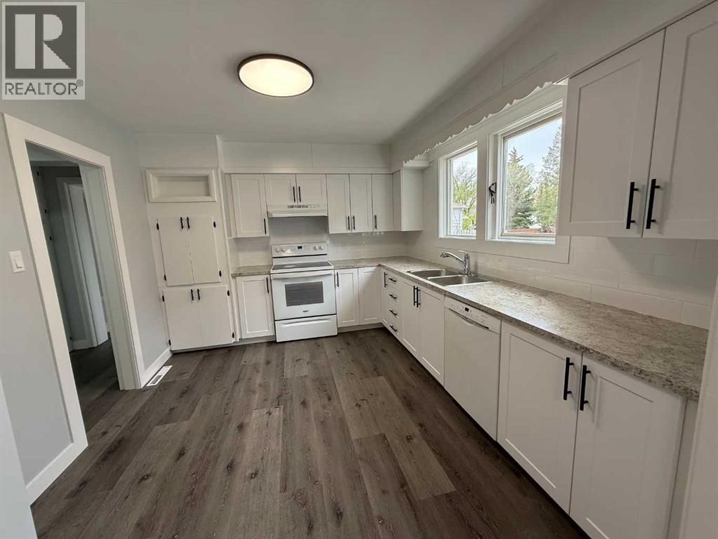 727 8 Street S - 16