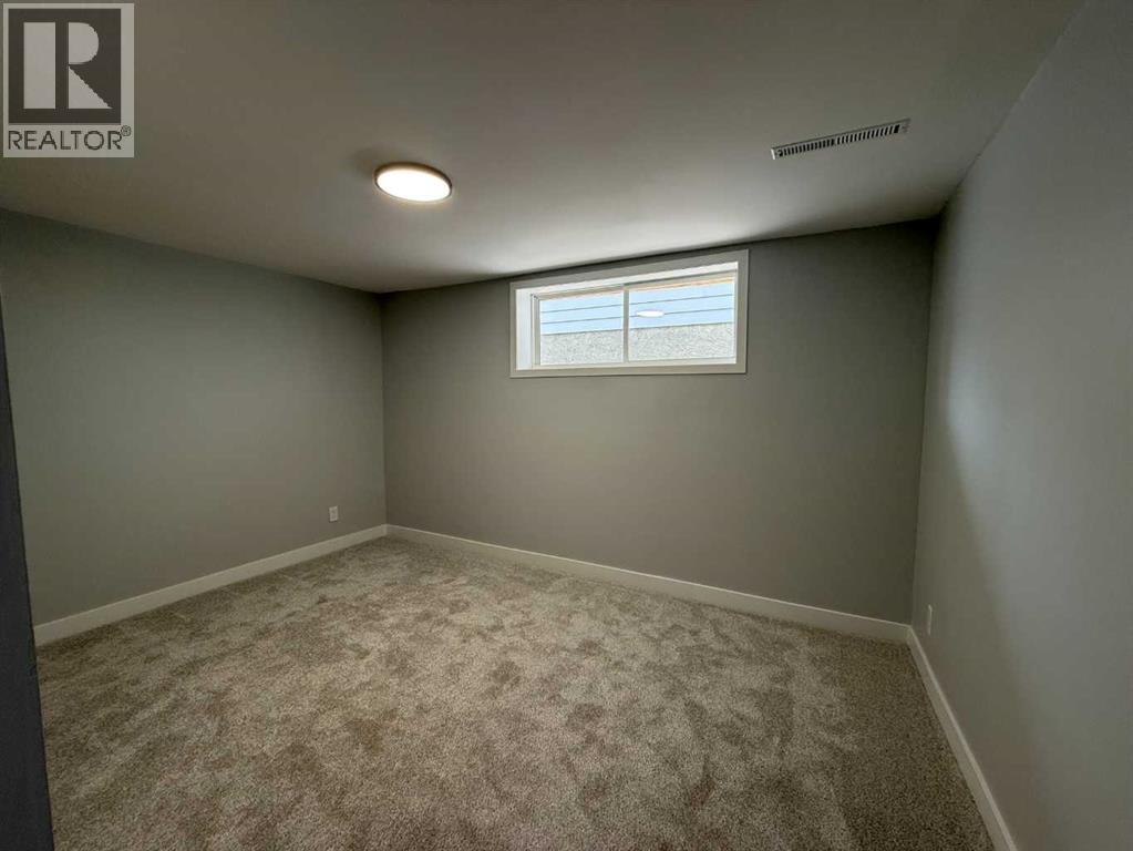 727 8 Street S - 24