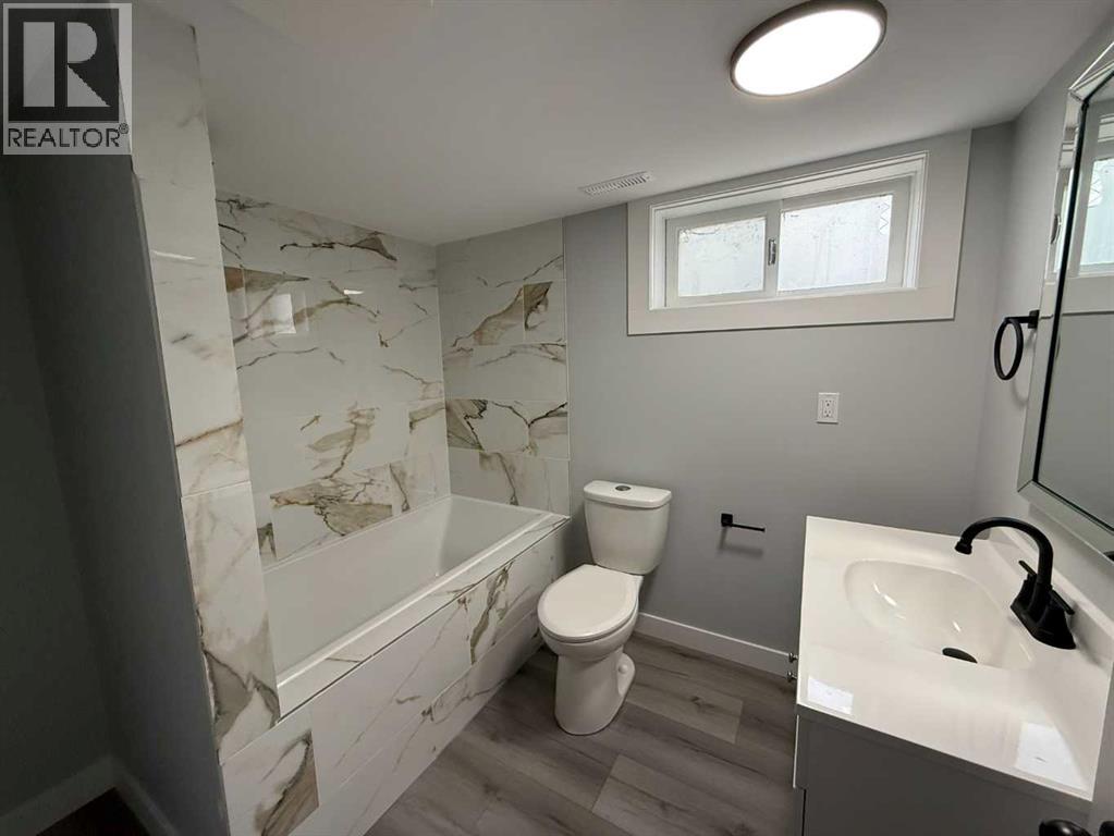 727 8 Street S - 26