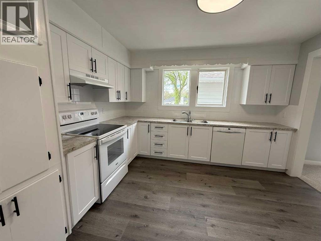 727 8 Street S - 17