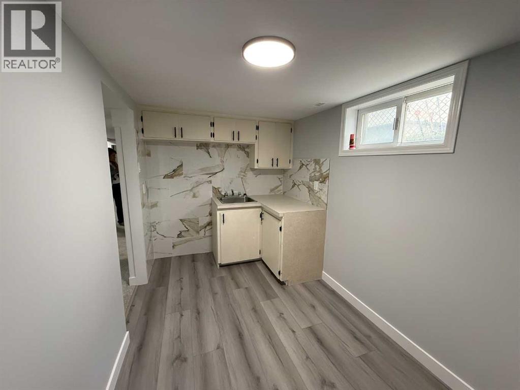 727 8 Street S - 28