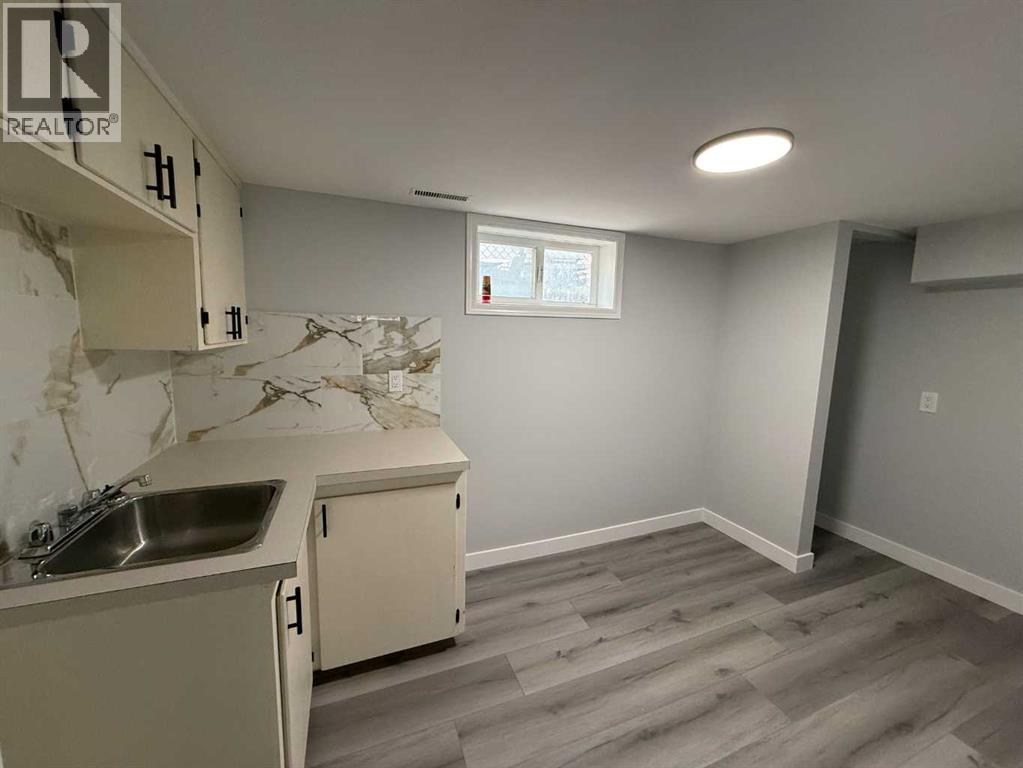 727 8 Street S - 27