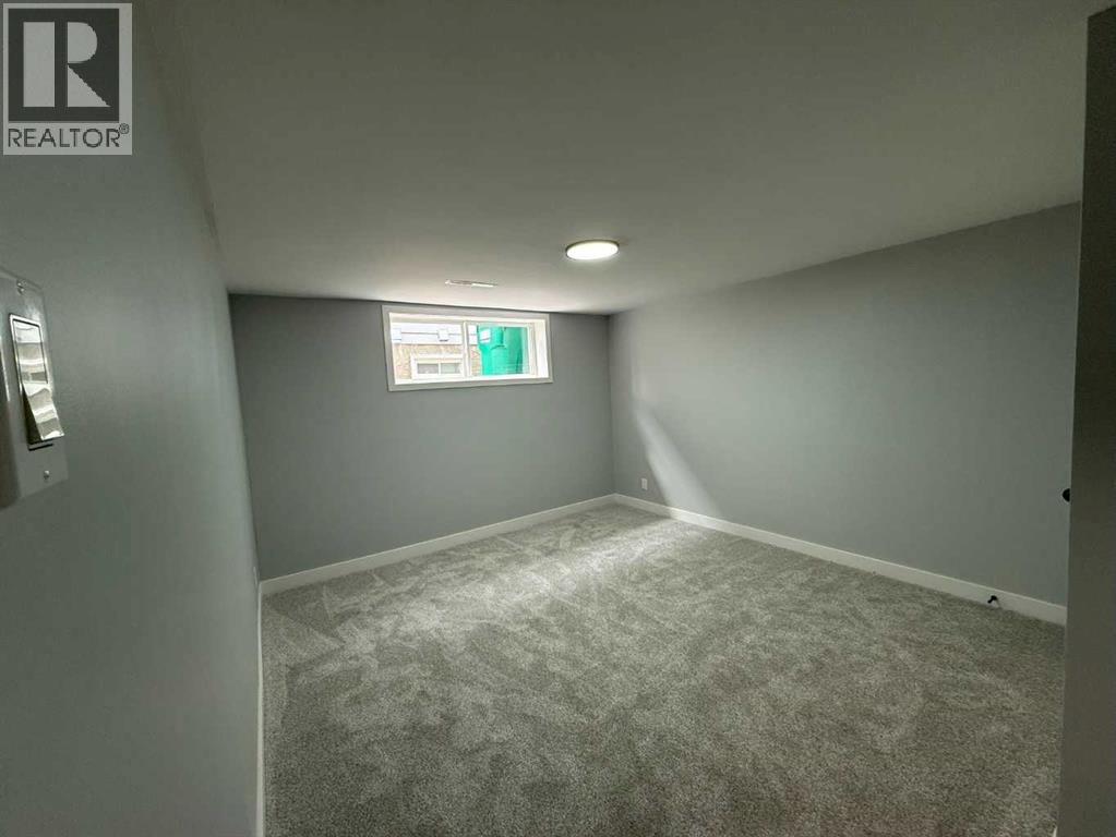 727 8 Street S - 23