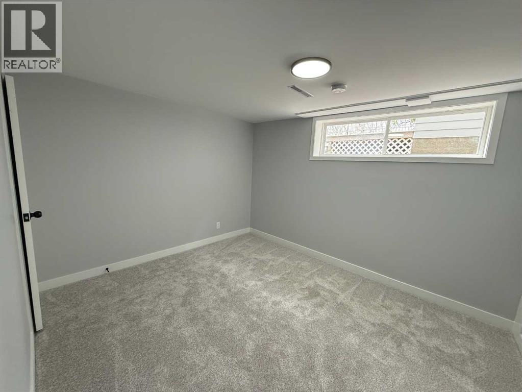 727 8 Street S - 25