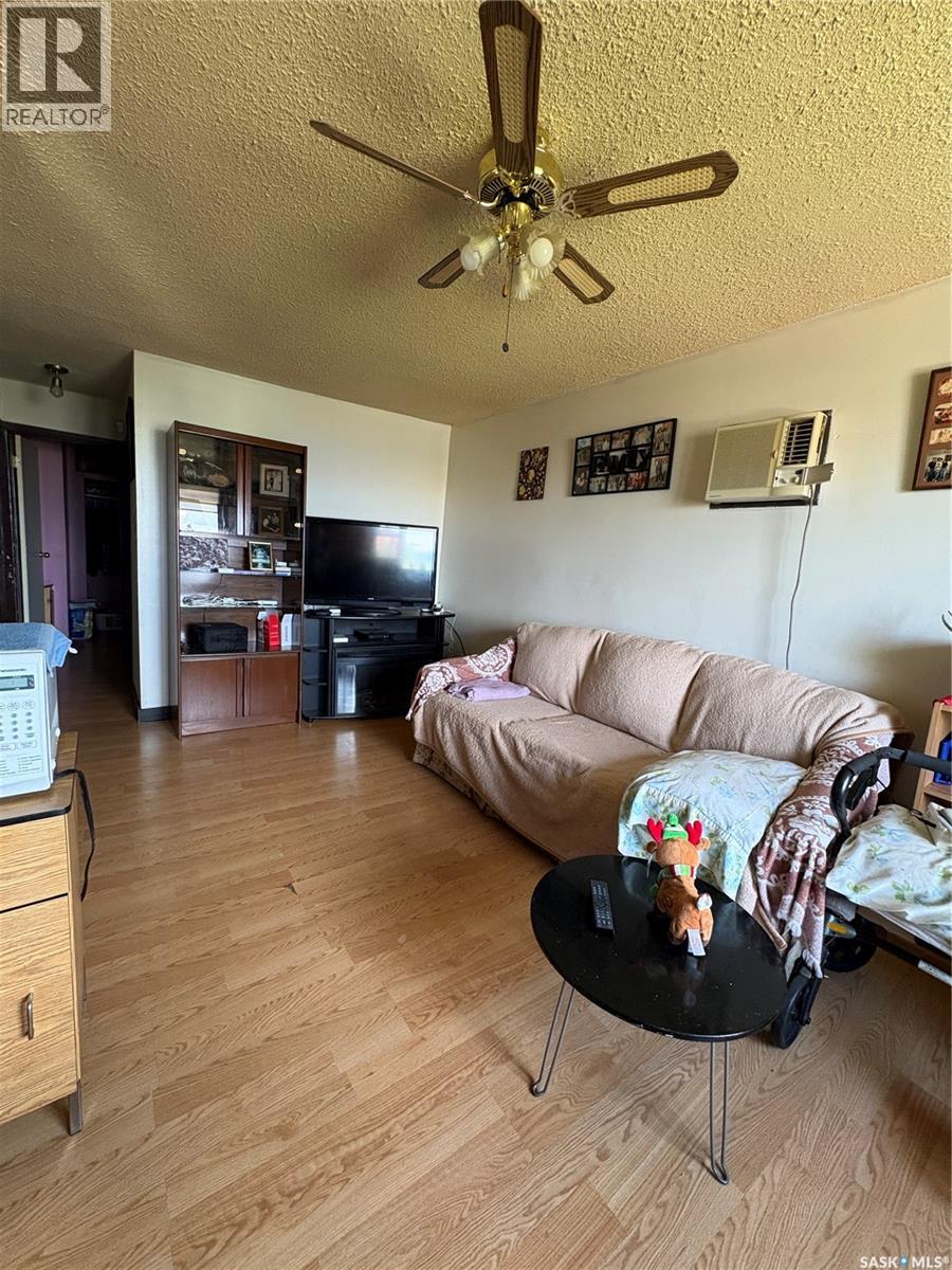 561 18th STREET E - 5