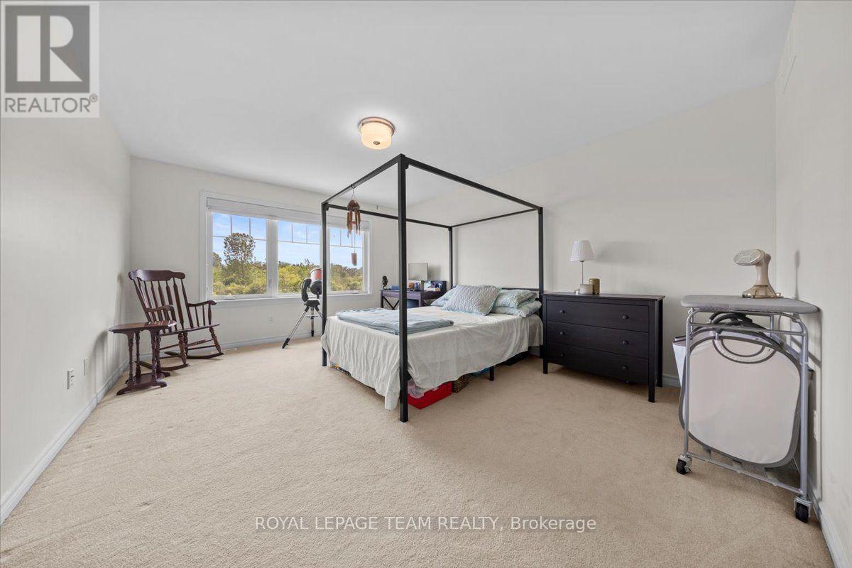 552 JACKDAW AVENUE - 18
