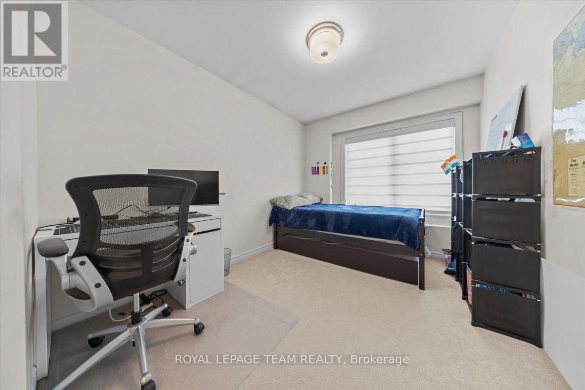 552 JACKDAW AVENUE - 21