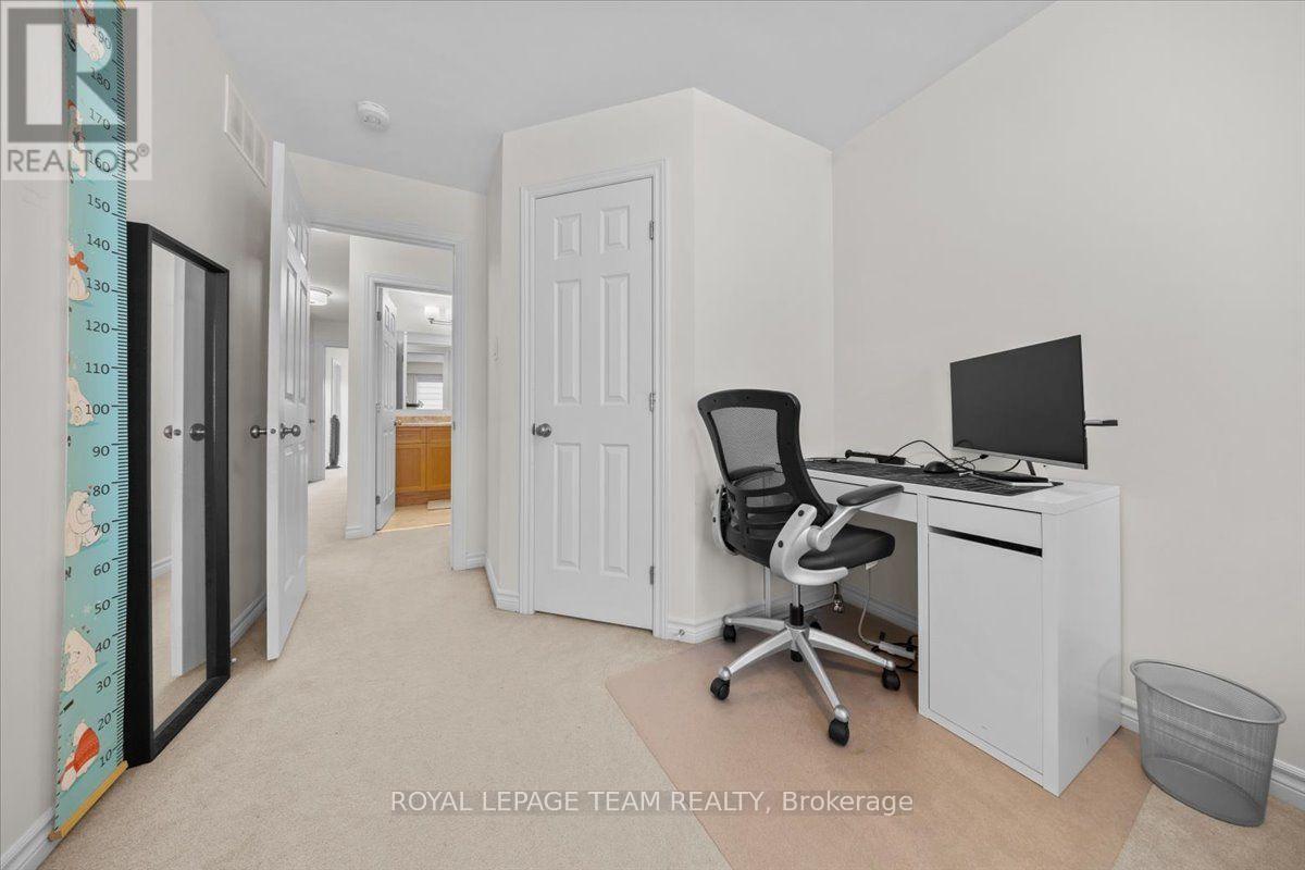 552 JACKDAW AVENUE - 23