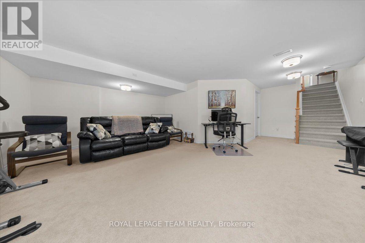 552 JACKDAW AVENUE - 27